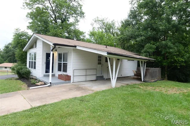 $1,895 | 220 Chamberlin Drive, Ballwin, MO 63021