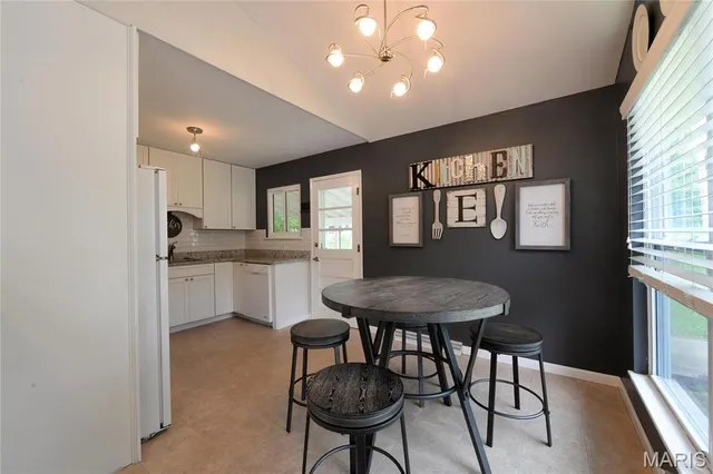 $1,895 | 220 Chamberlin Drive, Ballwin, MO 63021