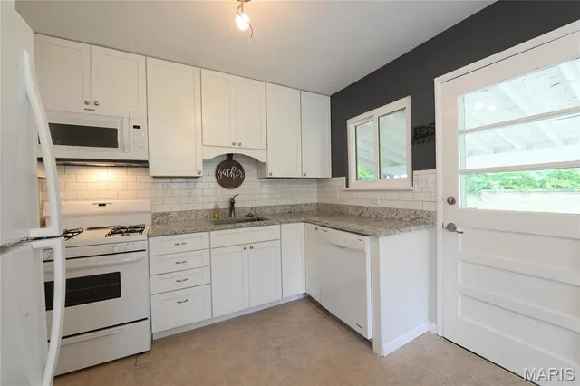 $1,895 | 220 Chamberlin Drive, Ballwin, MO 63021