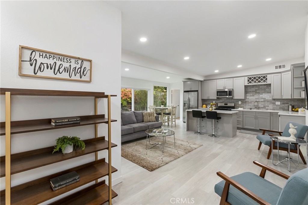 7335 Kyle Street Tujunga, CA 91042 - Photo 2 of 21