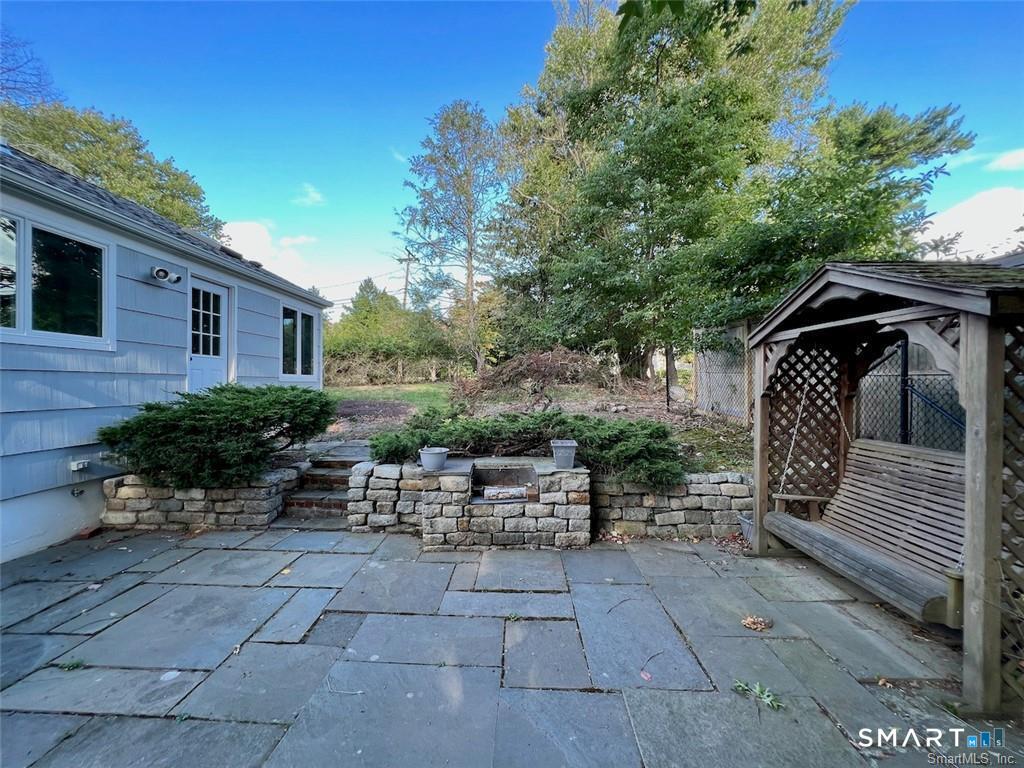 34 Crescent Road Westport, CT 06880 - Photo 6 of 27