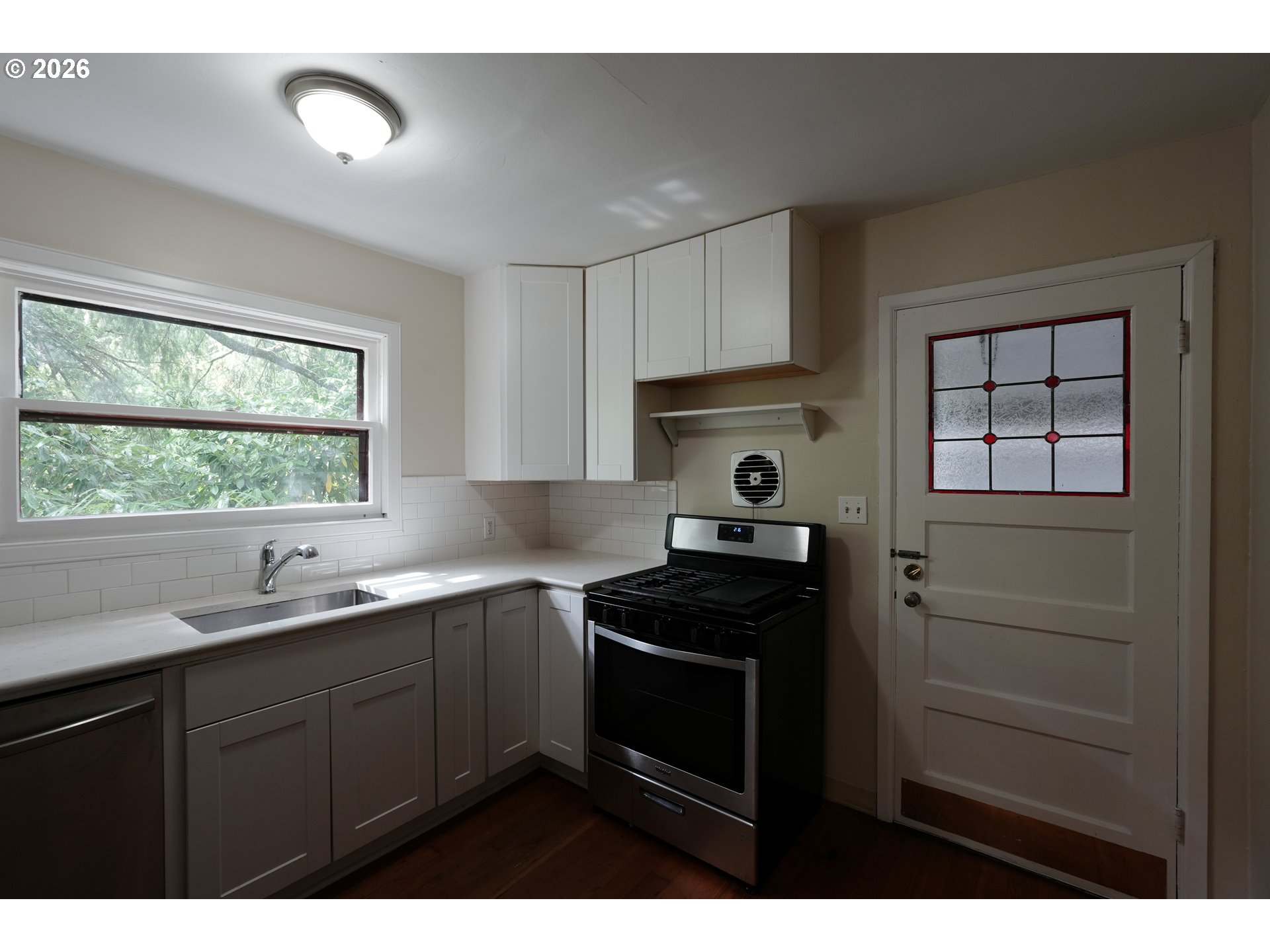 7925 Southwest 11th Avenue Portland, OR 97219 - Photo 12 of 39