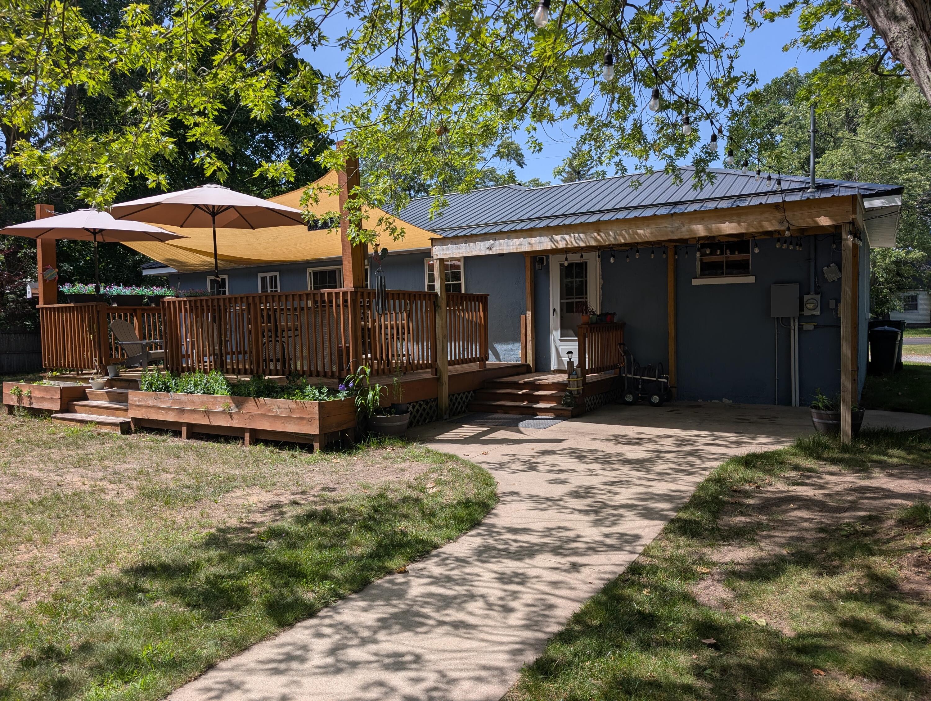 271 Randall Road Muskegon, MI 49441 - Photo 13 of 48 Randall - deck1