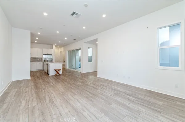 $5,300 | 107 Zawn, Irvine, CA 92618