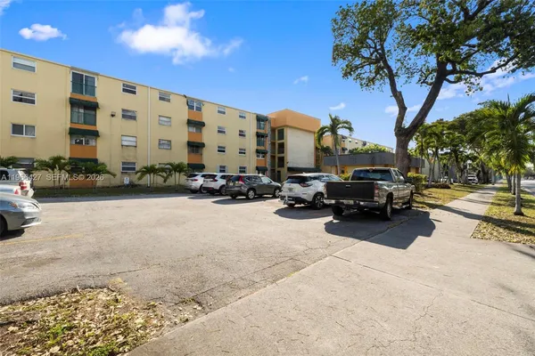 $210,000 | 606 West 81st Street, Unit 302, Hialeah, FL 33014