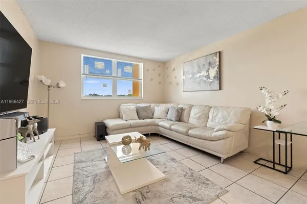 $210,000 | 606 West 81st Street, Unit 302, Hialeah, FL 33014