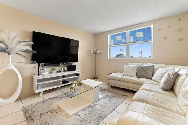 $210,000 | 606 West 81st Street, Unit 302, Hialeah, FL 33014
