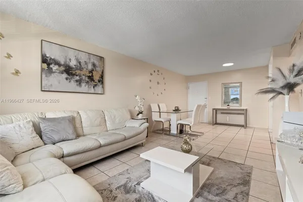 $210,000 | 606 West 81st Street, Unit 302, Hialeah, FL 33014