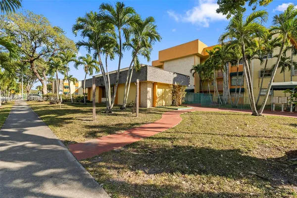 $210,000 | 606 West 81st Street, Unit 302, Hialeah, FL 33014