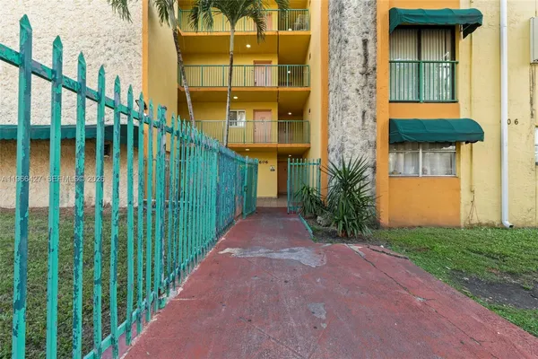 $210,000 | 606 West 81st Street, Unit 302, Hialeah, FL 33014