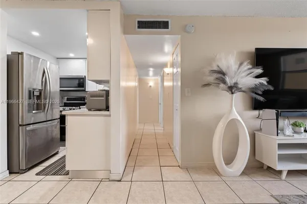 $210,000 | 606 West 81st Street, Unit 302, Hialeah, FL 33014