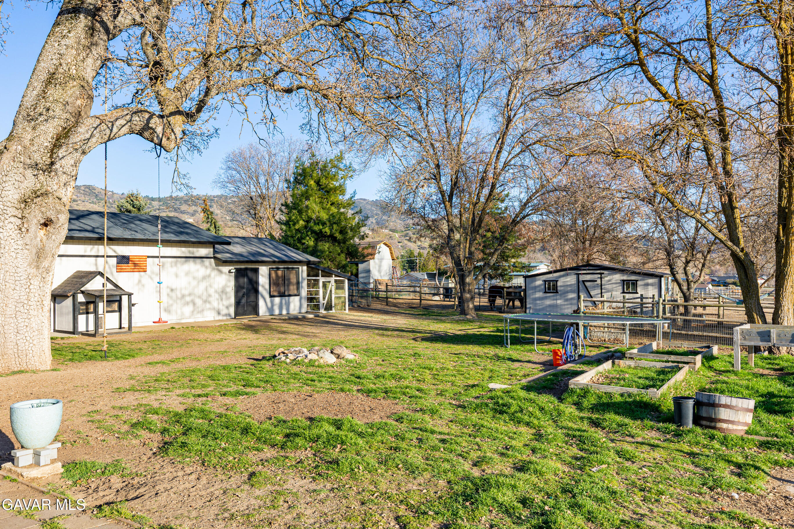 28050 Black Gold Way Tehachapi, CA 93561 - Photo 39 of 51 37