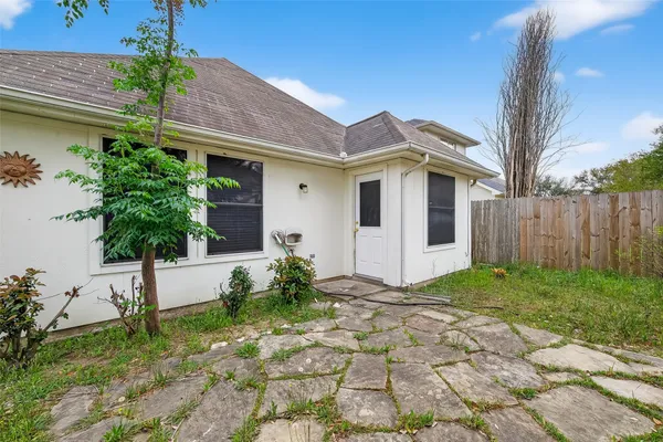 $1,900 | 6615 Windy River Lane, Katy, TX 77449