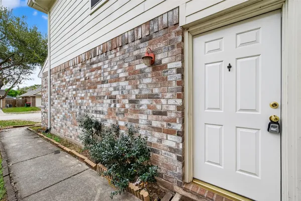 $1,900 | 6615 Windy River Lane, Katy, TX 77449