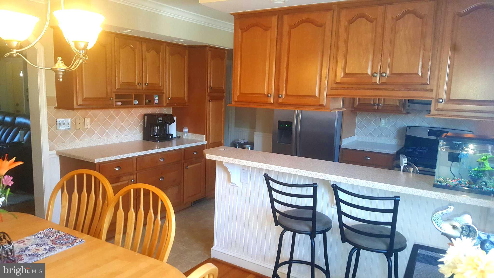 8117 Pleasant Plains Road Baltimore, MD 21286 - Photo 8 of 9 bar hight breakfast bar.