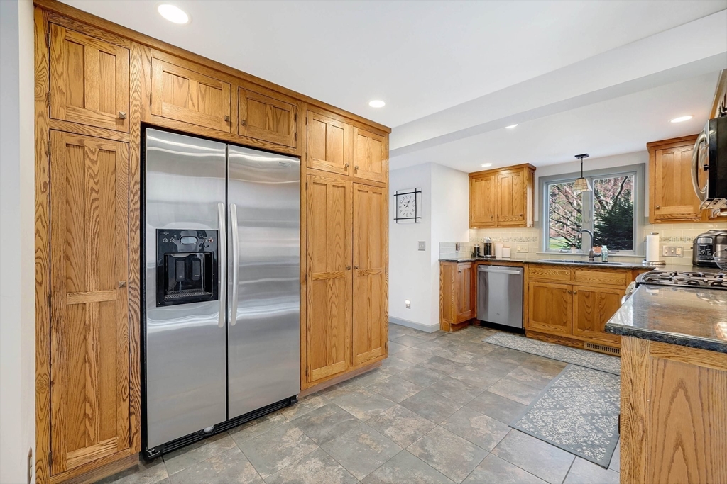 569 Somers Road East Longmeadow, MA 01028 - Photo 8 of 41 Gallery Image 8