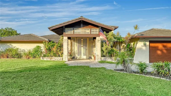 $1,685,000 | 5500 Merrimac Drive, Sarasota, FL 34231