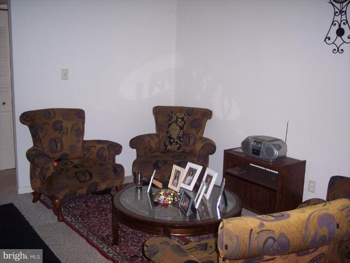 2216 Castle Rock Square, Unit 21C Reston, VA 20191 - Photo 2 of 5 Apartment Living Room