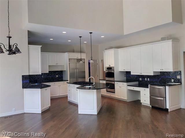 5930 Ronnoco Road Rochester, MI 48306 - Photo 8 of 67 8.JPG