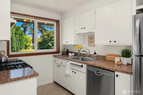 $630,000 | 16022 11th Avenue Southwest, Burien, WA 98166