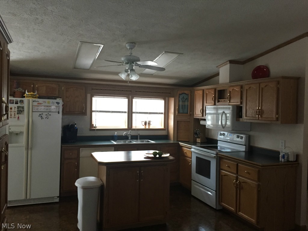 8763 Warwick Road Southeast Warren, OH 44484 - Photo 3 of 21