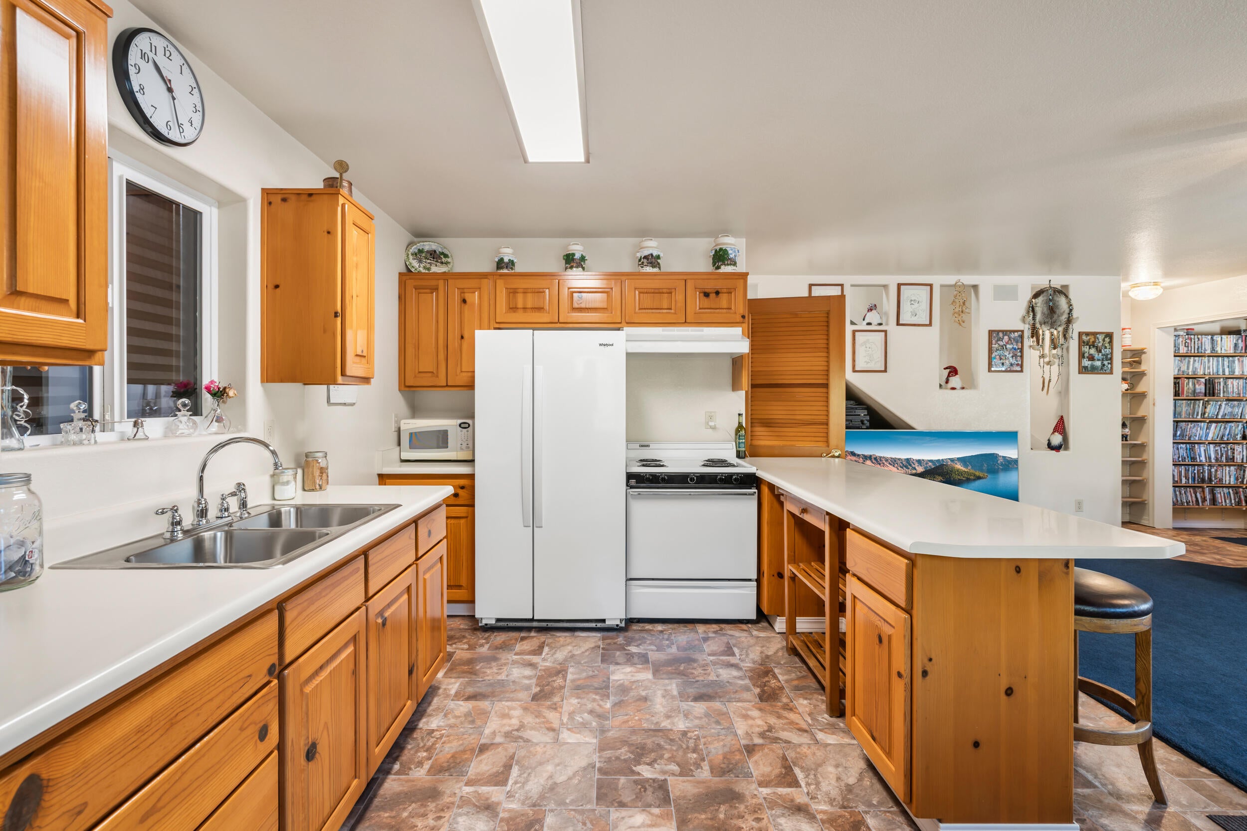 4892 North River Road Gold Hill, OR 97525 - Photo 13 of 35 6 Kitchen