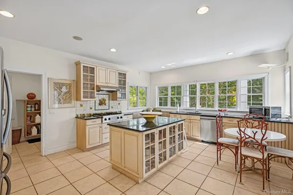 $2,675,000 | 12 Laila Lane, Remsenburg, NY 11960