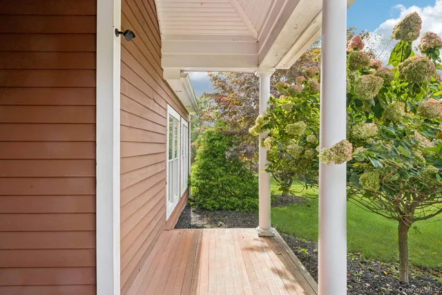 a view of a pathway of a house with wooden fence