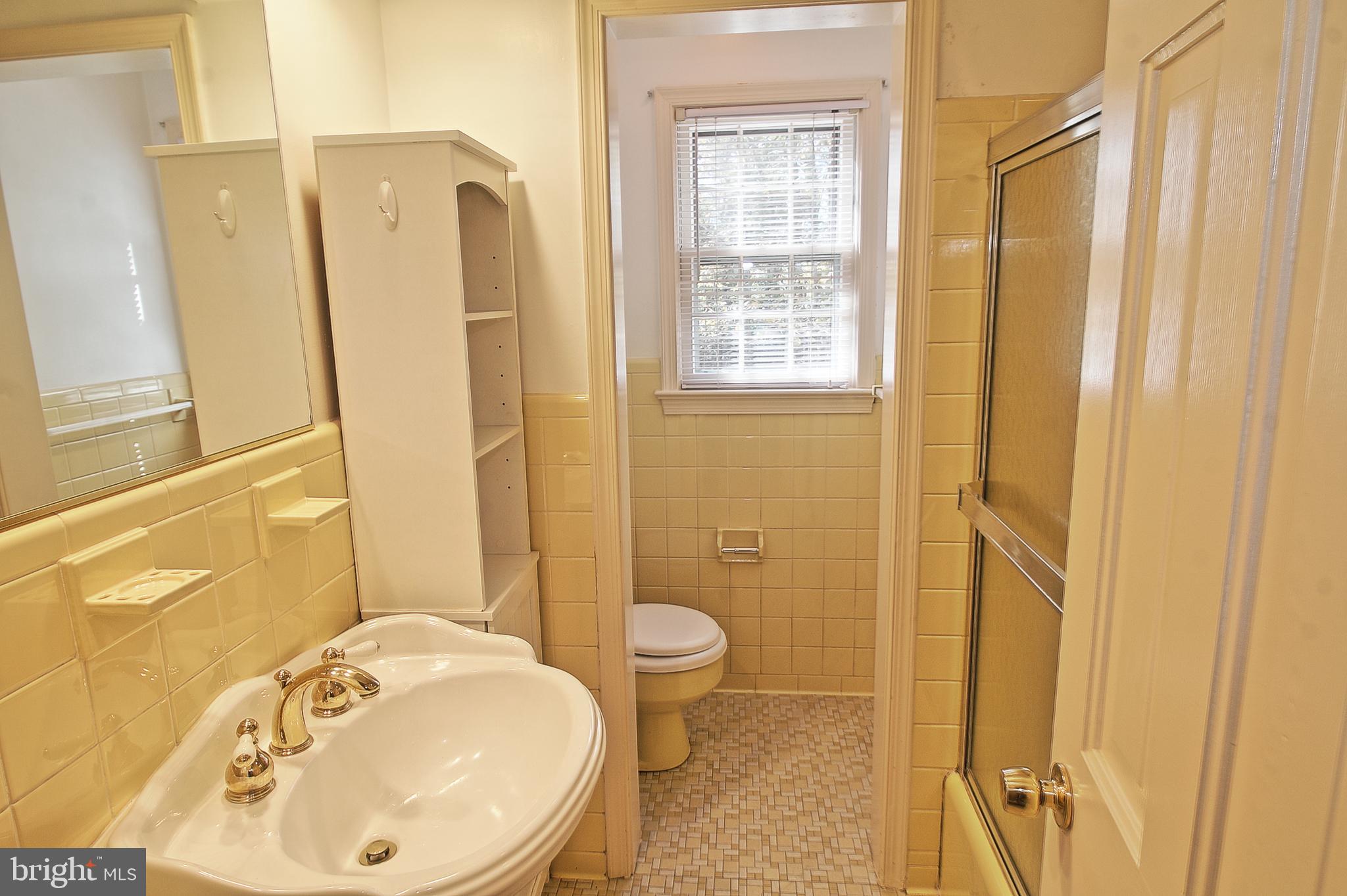 7510 Sanner Road Laurel, MD 20723 - Photo 19 of 36 Main floor bathroom