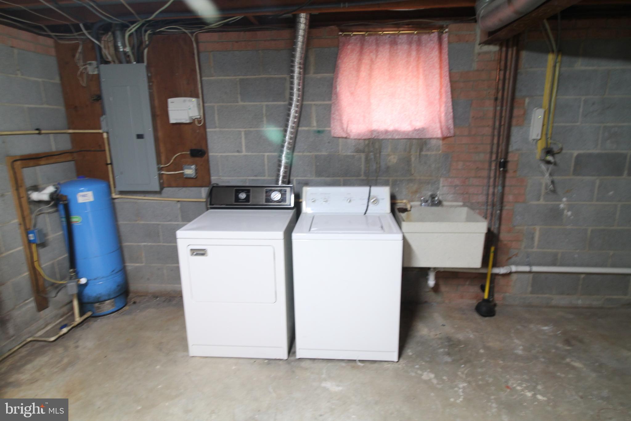 7510 Sanner Road Laurel, MD 20723 - Photo 27 of 36 washer/dryer conveys