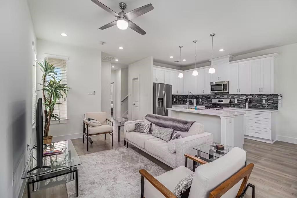 3642 Mainer Street, Unit B Houston, TX 77021 - Photo 4 of 13