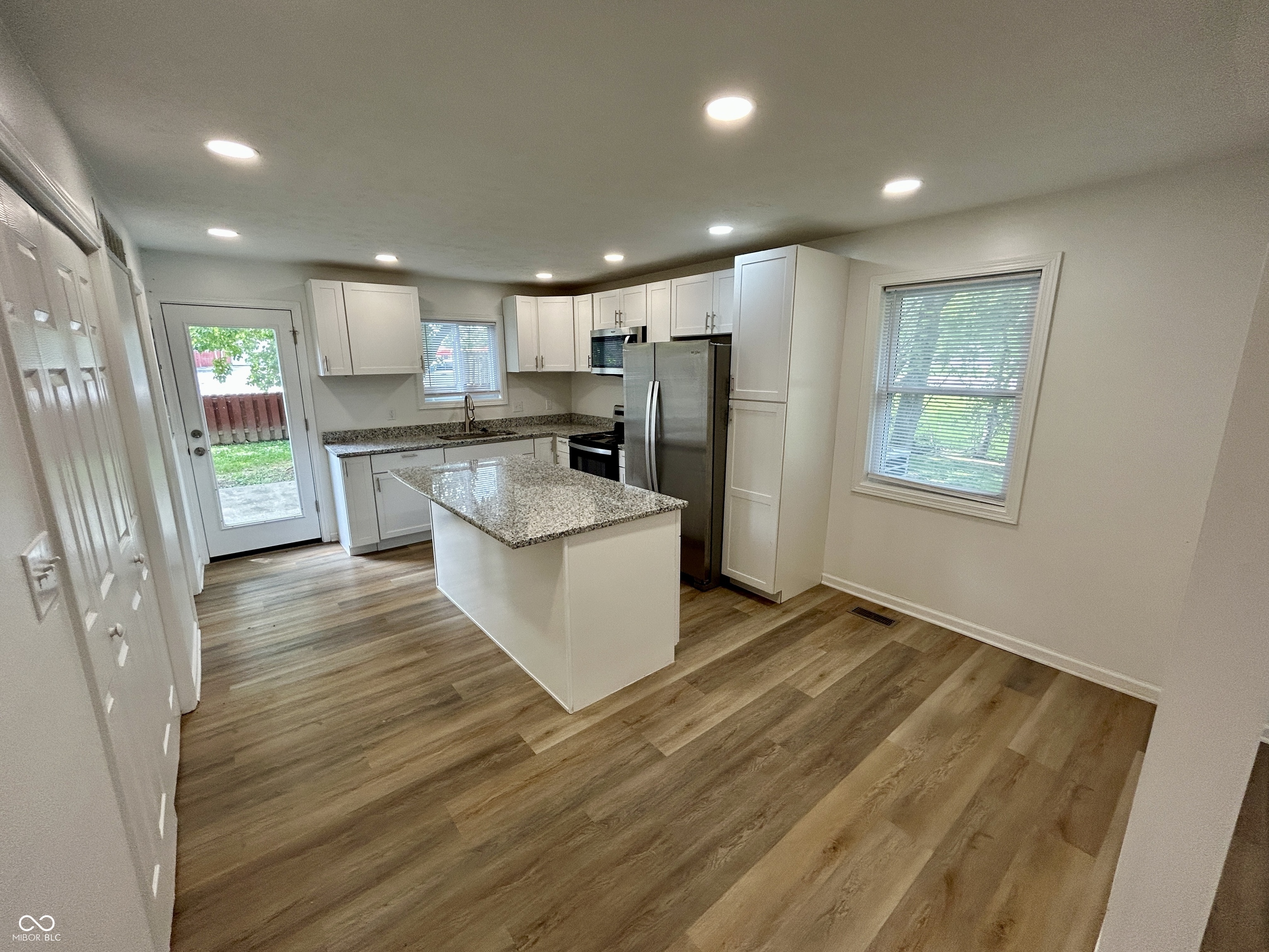 1286 Stonegate Road Greenwood, IN 46142 - Photo 7 of 27