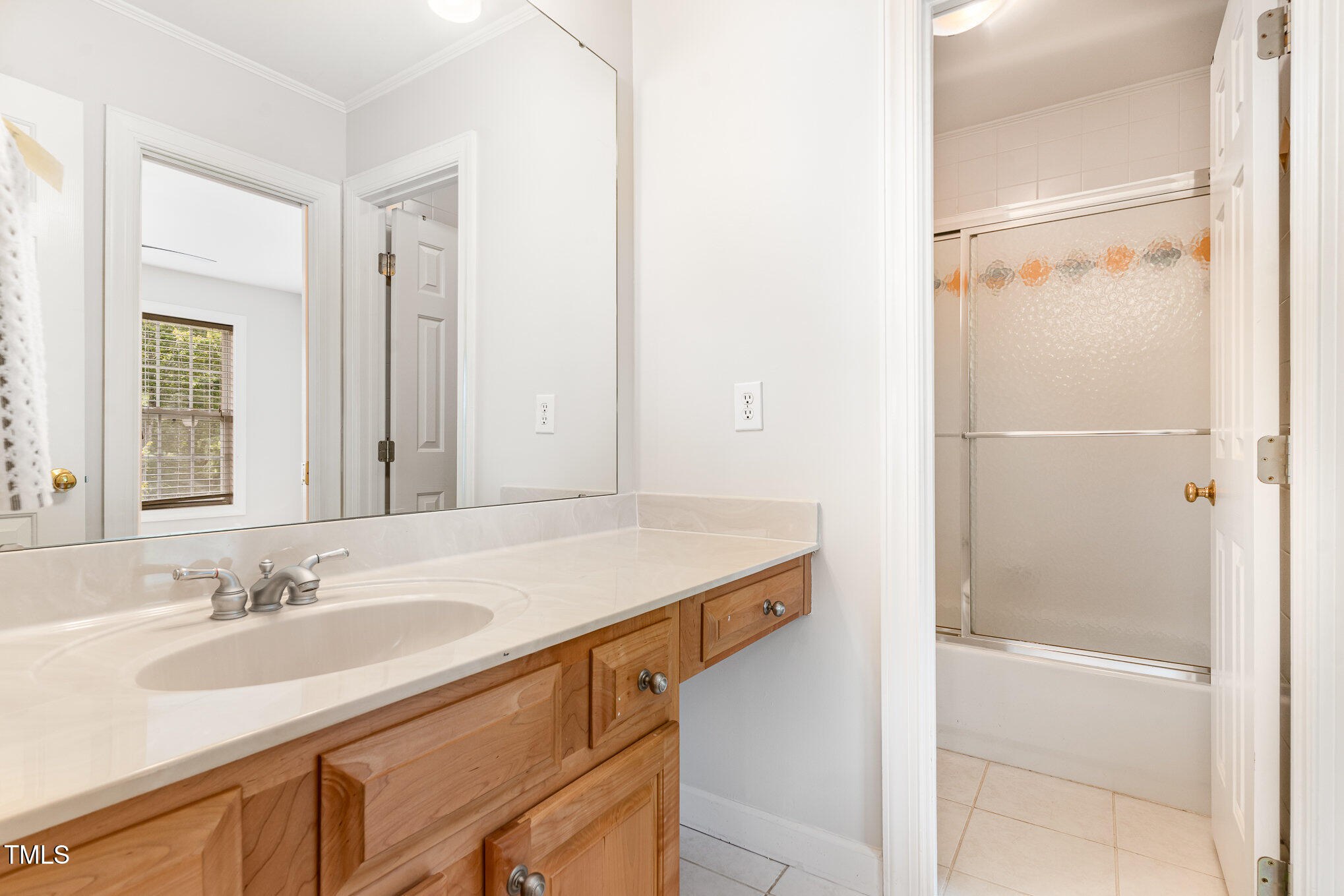 4060 Barton Park Place Raleigh, NC 27613 - Photo 28 of 38 a bathroom with a sink vanity tub and a mirror