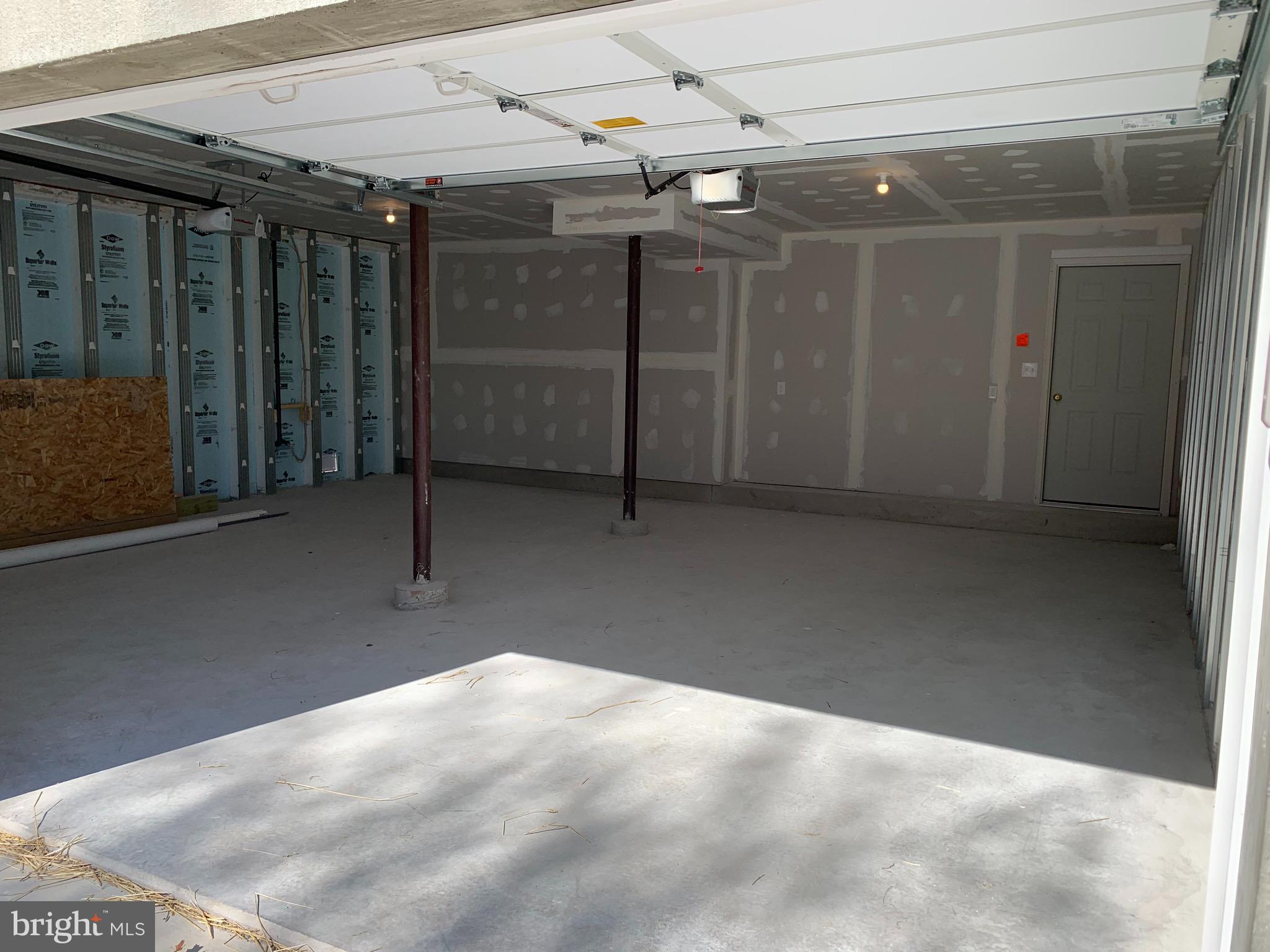 137 Princeton Road Pennsville, NJ 08070 - Photo 4 of 23 Garage
