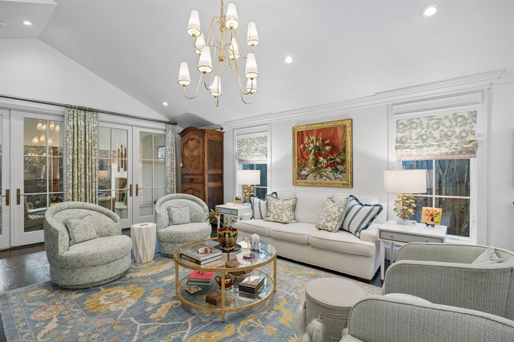 8111 Chadbourne Road Dallas, TX 75209 - Photo 9 of 33