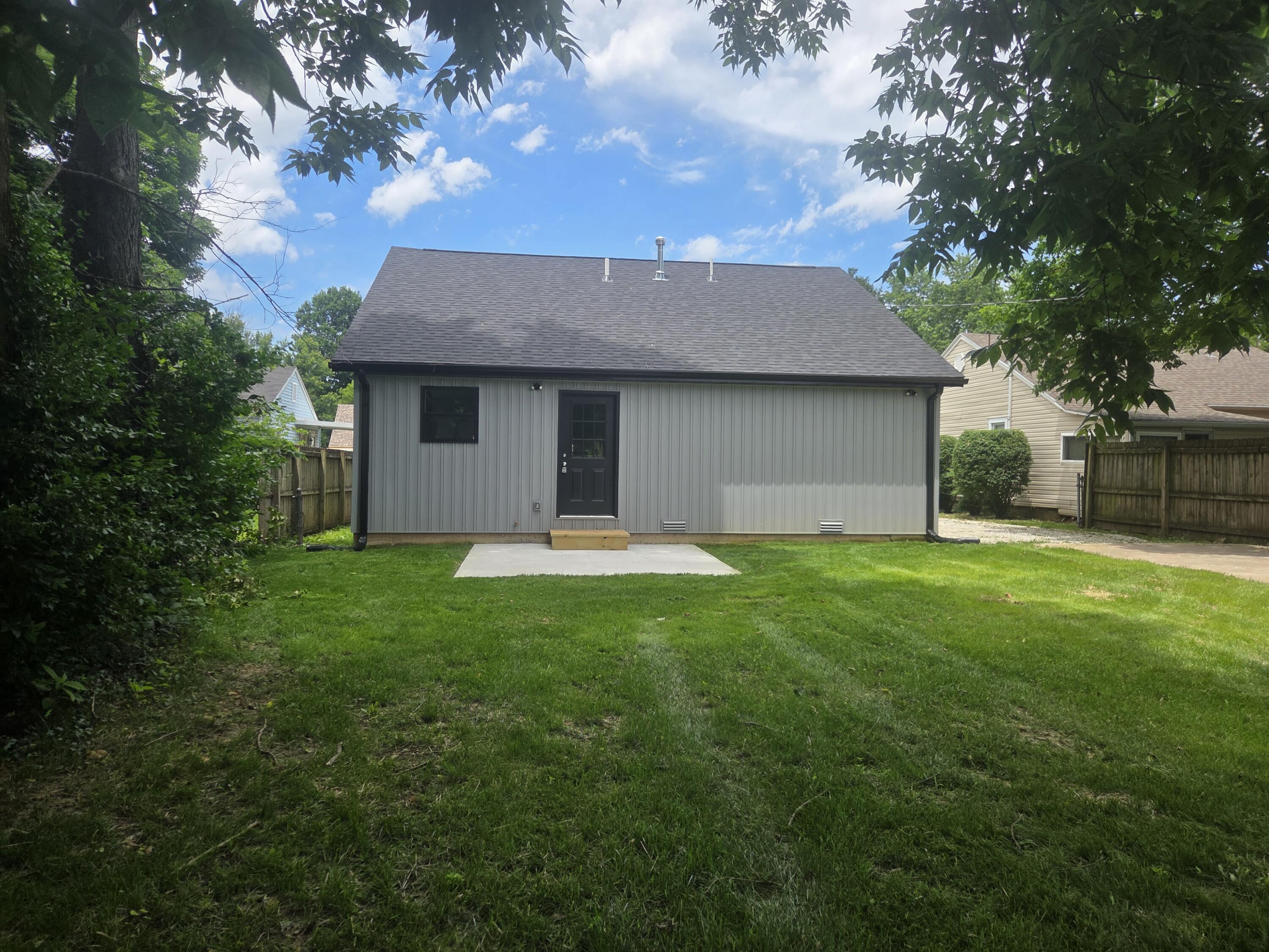 1220 East University Street Springfield, MO 65804 - Photo 20 of 22 Back of House 2