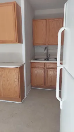 $1,200 | 1001 Grand Avenue, Waukegan, IL 60085