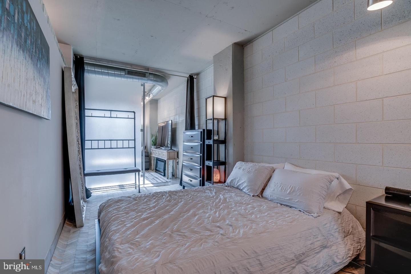 1133 14th Street Northwest, Unit 1010 Washington, DC 20005 - Photo 13 of 39