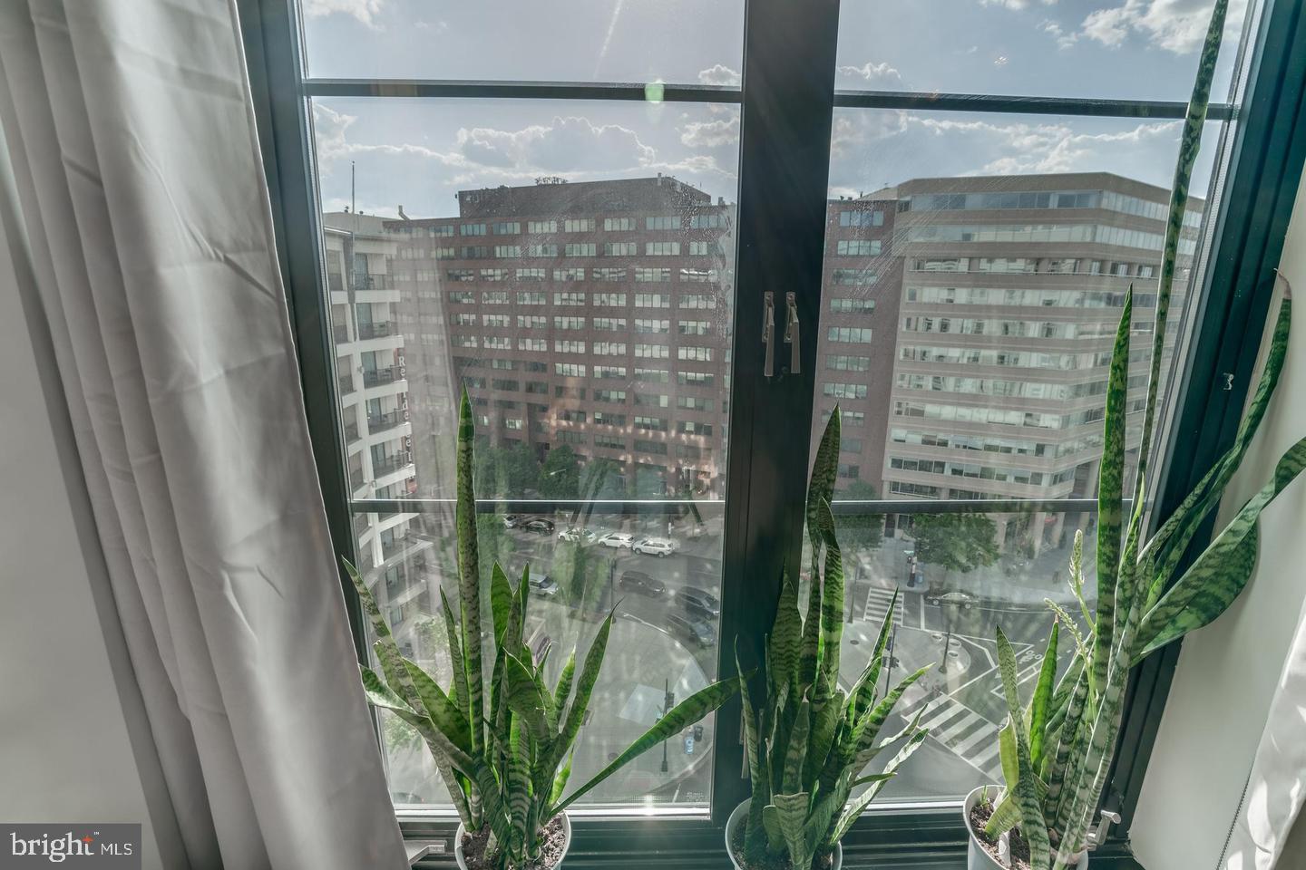 1133 14th Street Northwest, Unit 1010 Washington, DC 20005 - Photo 25 of 39