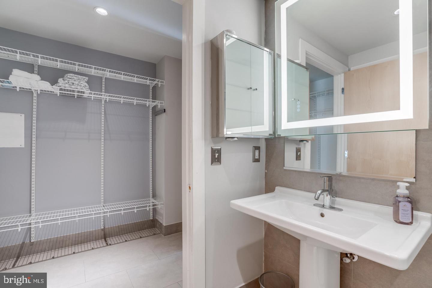 1133 14th Street Northwest, Unit 1010 Washington, DC 20005 - Photo 29 of 39