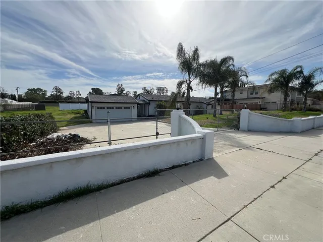 $5,200 | 512 South Barranca Avenue, West Covina, CA 91791