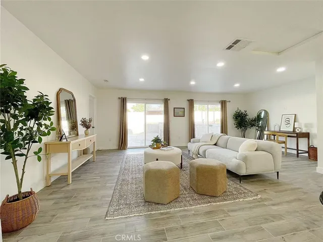 $5,200 | 512 South Barranca Avenue, West Covina, CA 91791