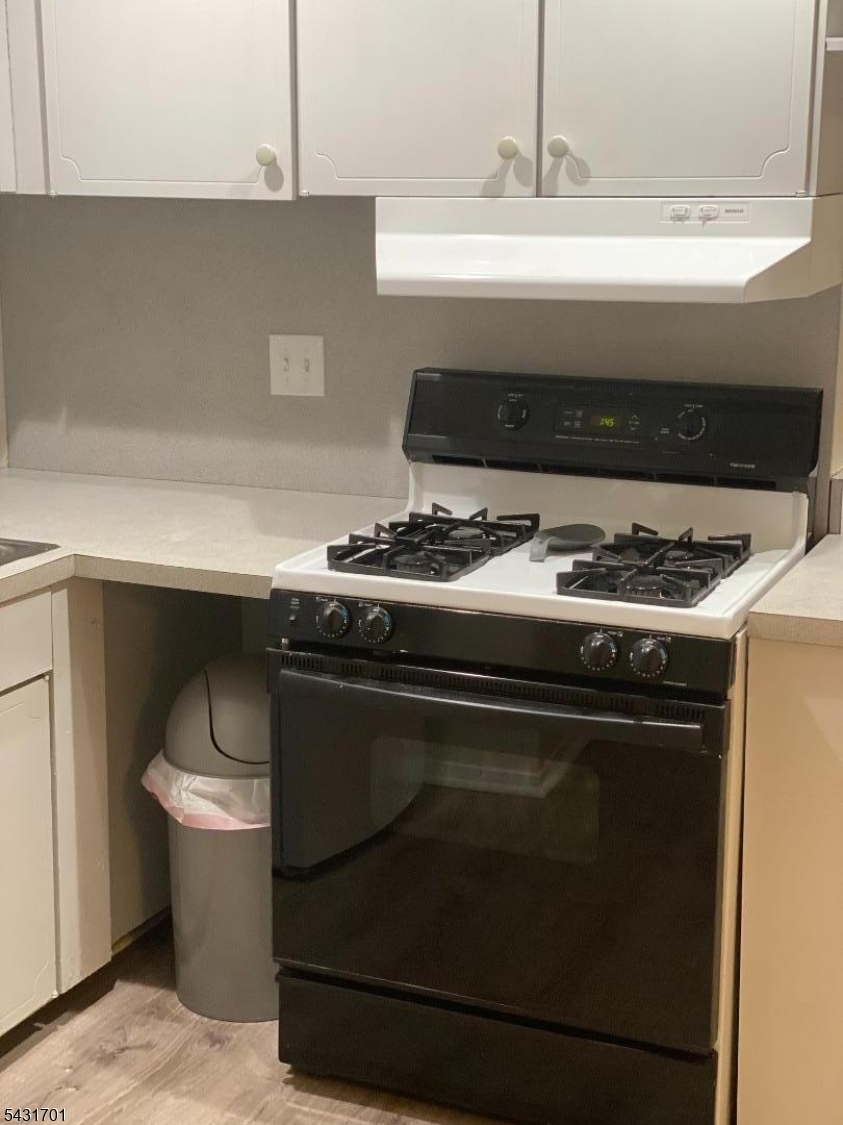 161 Evergreen Road, Unit 13A Edison, NJ 08837 - Photo 6 of 12 a stove top oven sitting inside of a kitchen