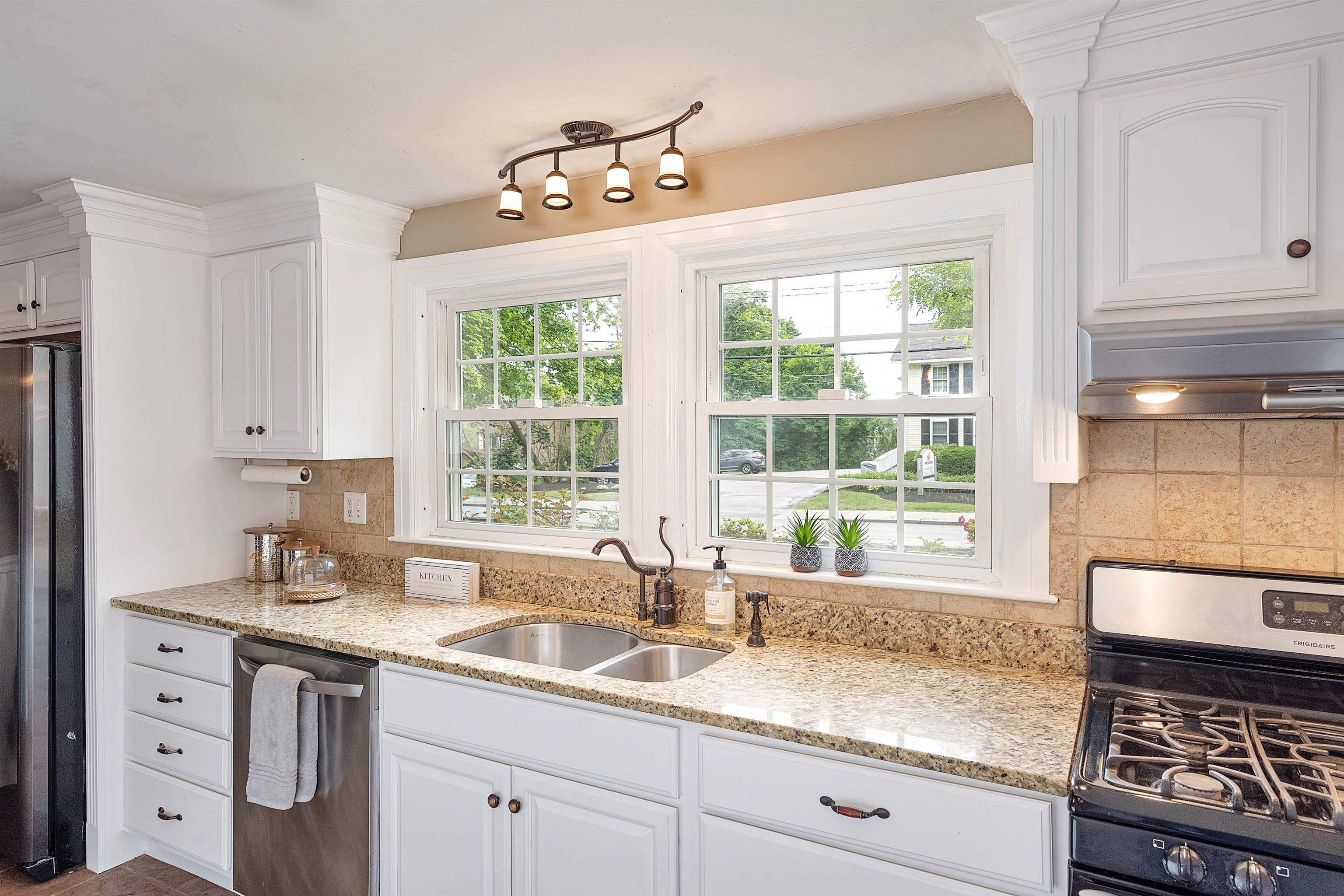 225 River Road Manchester, NH 03104 - Photo 7 of 24 Gallery Image 7
