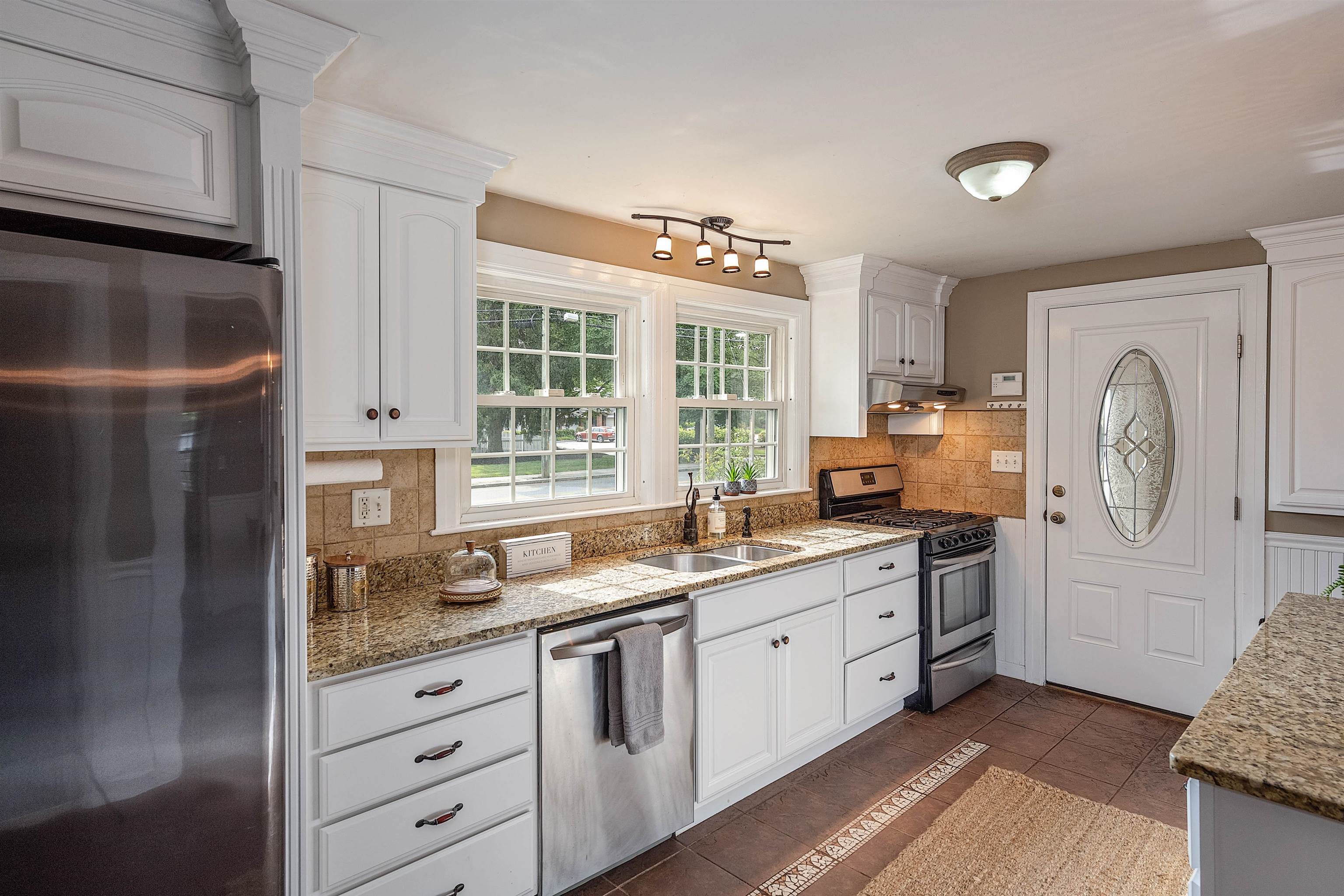 225 River Road Manchester, NH 03104 - Photo 8 of 24 Gallery Image 8