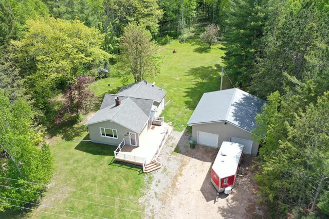 $275,000 | 11966 Lindquist Road, Hibbing, MN 55746