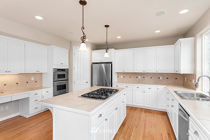 16560 Southeast 162nd Street Renton, WA 98058 - Photo 9 of 25 Gallery Image 9