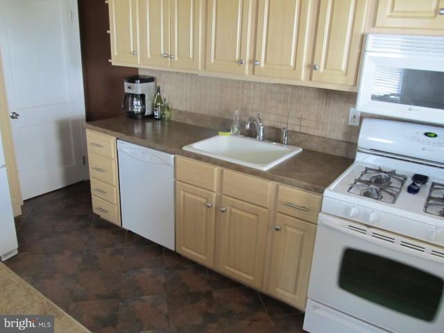 7322 Conley Street Baltimore, MD 21224 - Photo 15 of 18 Kitchen