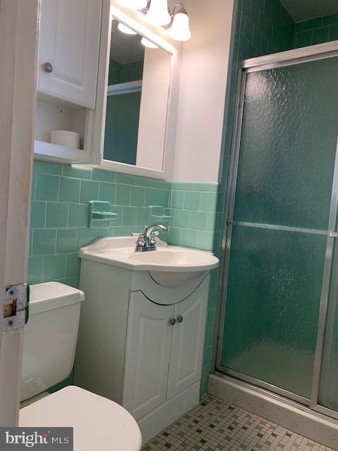 39 Sharp Rock Road Sperryville, VA 22740 - Photo 15 of 21 a bathroom with a sink a toilet and shower