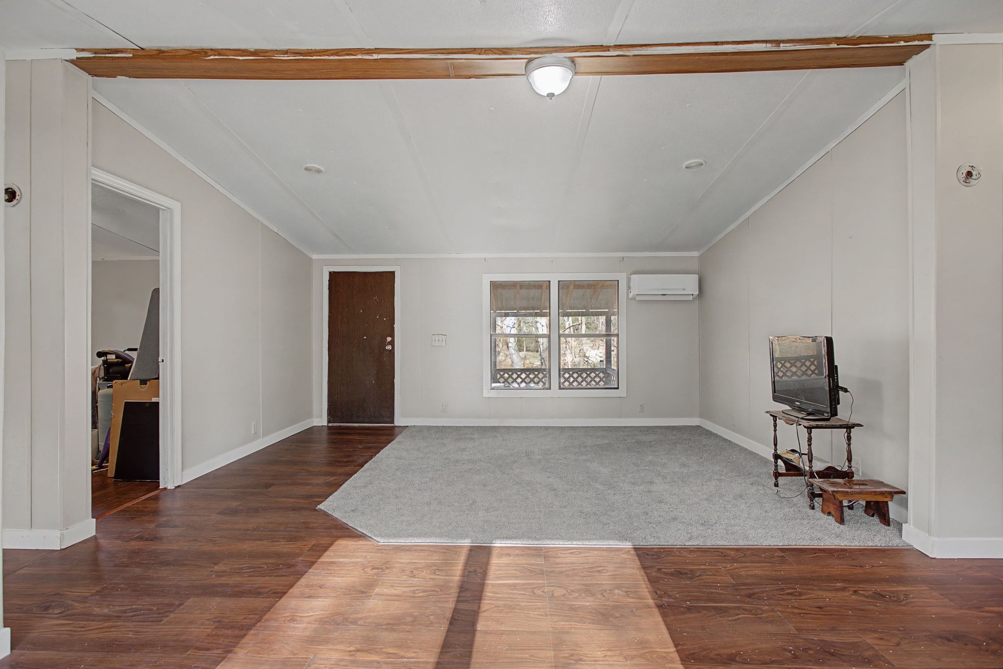 405 Napier Road Hohenwald, TN 38462 - Photo 26 of 37 a view of a livingroom with a window